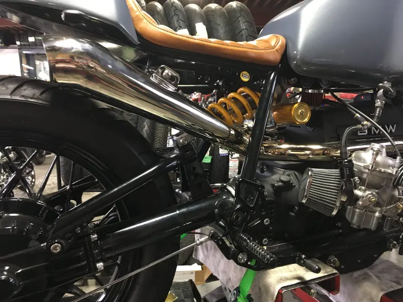 R100